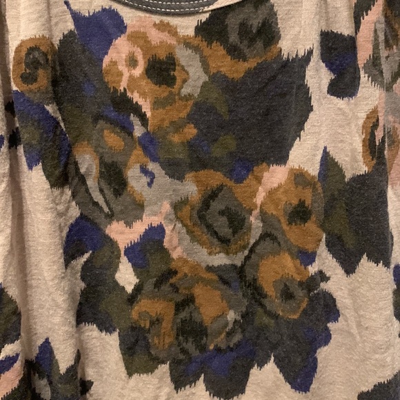 Gap high low floral long sleeve - Picture 2 of 5